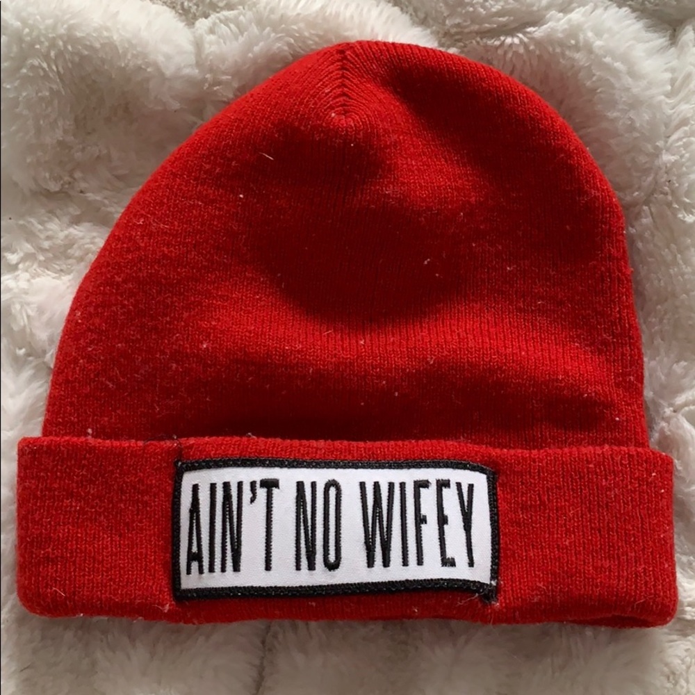 “Ain’t no wifey” beanie